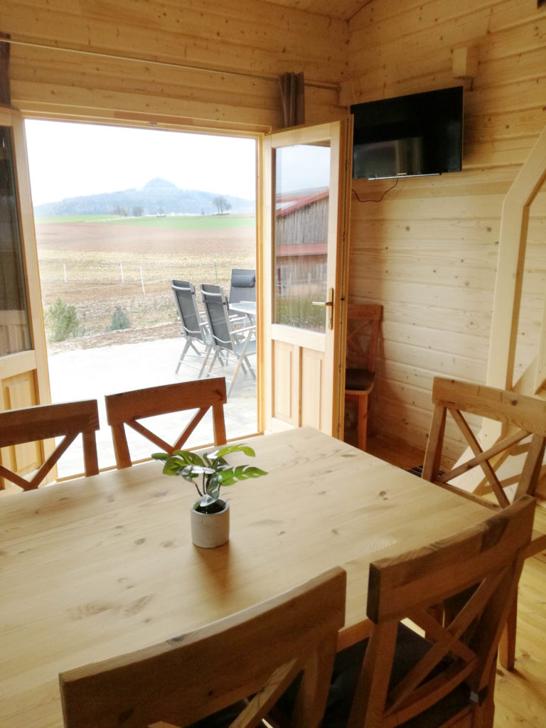 Eszimmer mit Blick auf den Rauhen Kulm