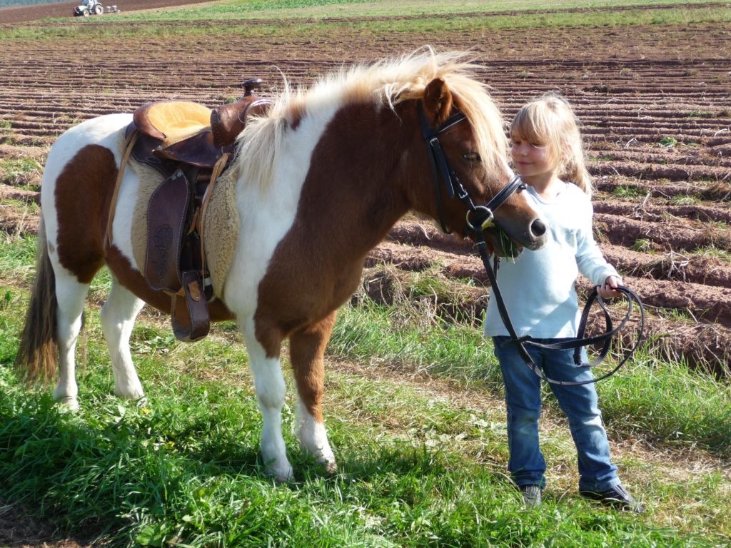 Mädchen mit Pony